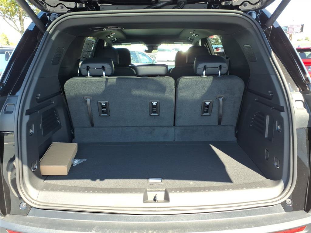 New 2027 Chevrolet Traverse LT w/ Sun and Wheel Package AWD/4WD image 15