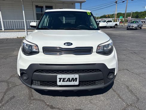 Used 2017 Kia Soul FWD image 2