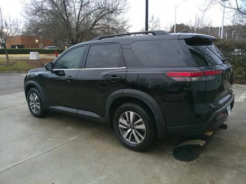 Used 2022 Nissan Pathfinder SL w/ SL Black Package image 9