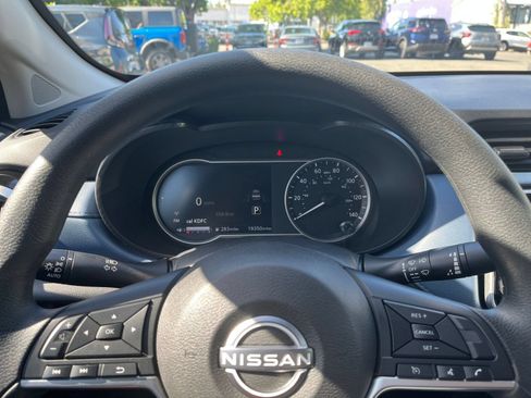 Used 2025 Nissan Versa SV FWD image 25