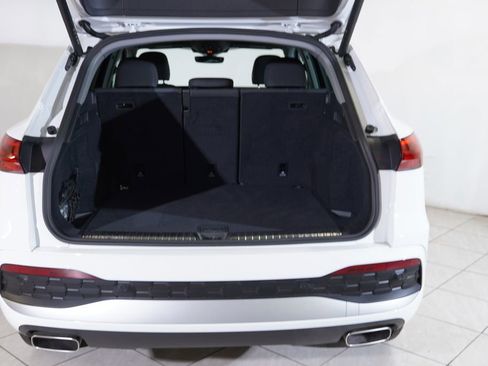 Used 2025 Audi Q5 Premium w/ Convenience Package image 21