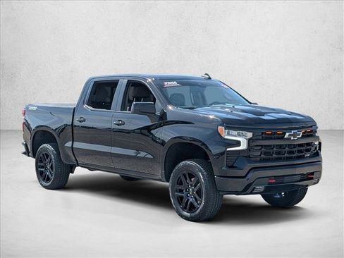 Used 2025 Chevrolet Silverado 1500 LT Trail Boss w/ Convenience Package II AWD/4WD image 3