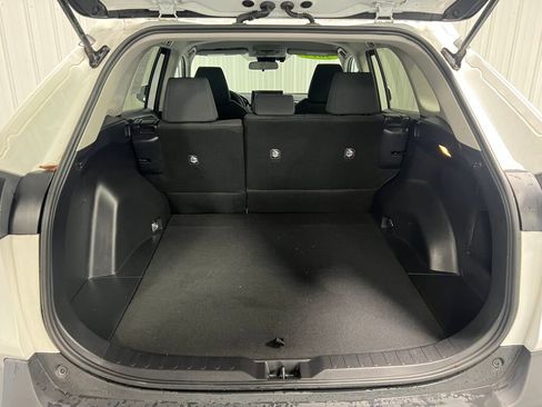 Used 2019 Toyota RAV4 LE image 7