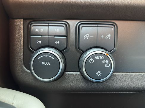 Used 2023 Chevrolet Tahoe Z71 w/ Luxury Package AWD/4WD image 18