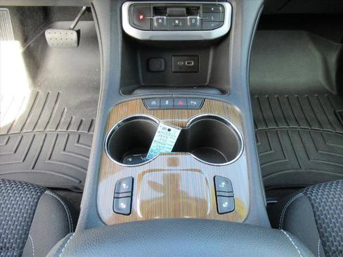 Used 2020 GMC Acadia SLE w/ Driver Convenience Package image 21