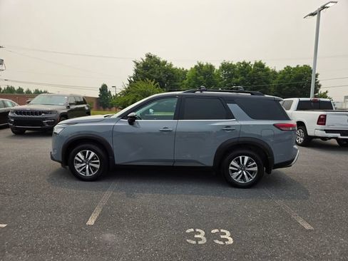 Used 2024 Nissan Pathfinder SL AWD/4WD image 12