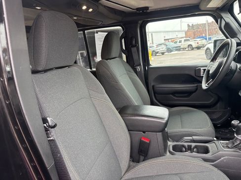 Used 2024 Jeep Wrangler Unlimited image 10