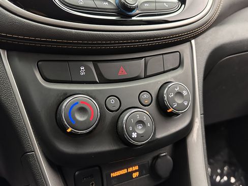 Used 2019 Chevrolet Trax LT w/ LT Convenience Package image 15