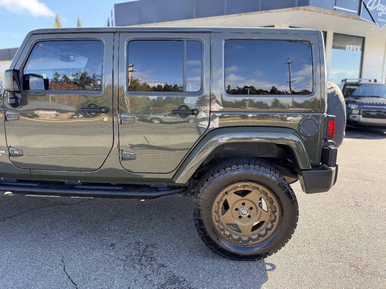 Used 2015 Jeep Wrangler Unlimited Sahara w/ Max Tow Package AWD/4WD image 14