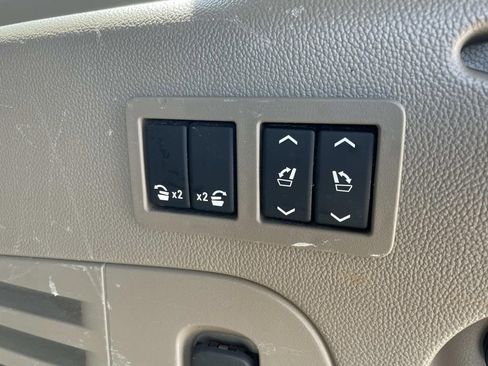 Used 2020 Chevrolet Suburban LT image 12