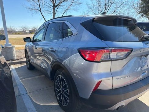 Used 2022 Ford Escape Titanium image 5
