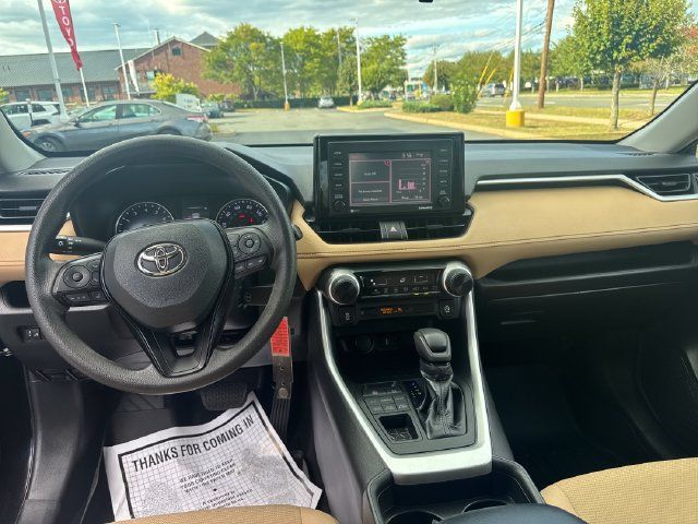 Used 2021 Toyota RAV4 LE AWD/4WD image 15