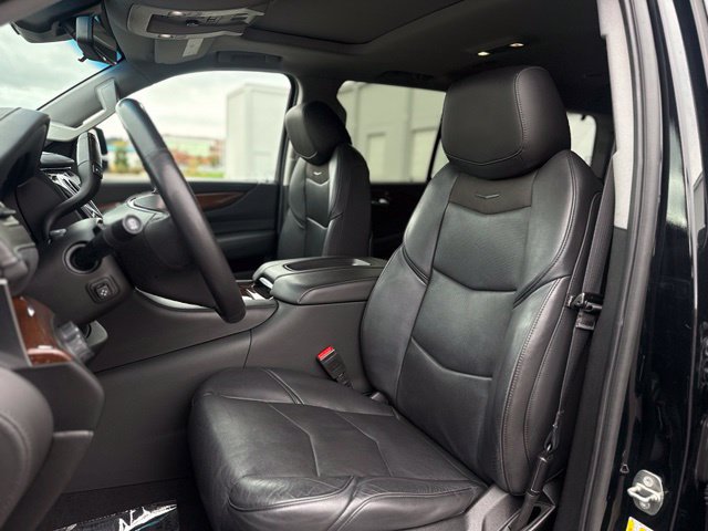Used 2019 Cadillac Escalade Luxury AWD/4WD image 9