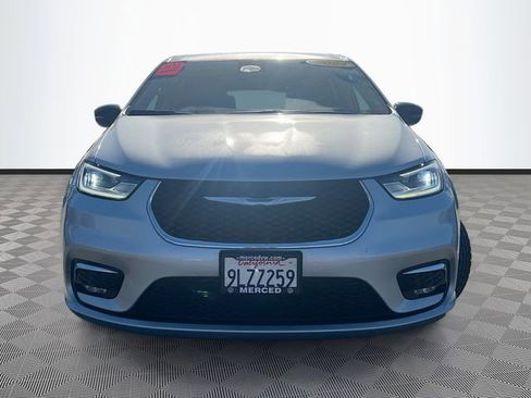 Used 2024 Chrysler Pacifica Select image 2