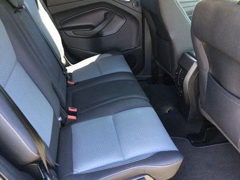 Used 2017 Ford Escape SE w/ Equipment Group 201A AWD/4WD image 25