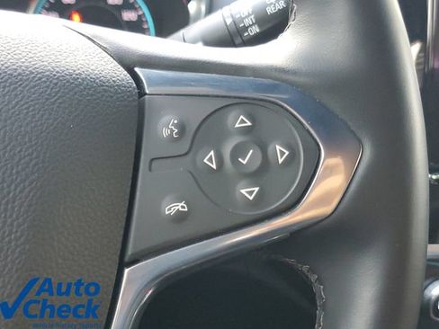 Used 2023 Chevrolet Traverse LT w/ Rear Camera Mirror Package FWD image 23