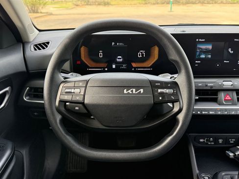 Used 2025 Kia K4 LXS image 29