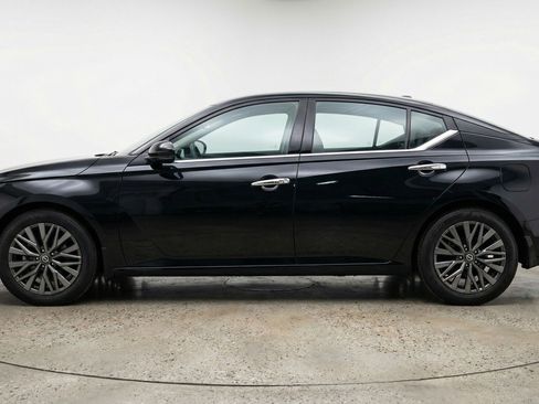 Used 2025 Nissan Altima 2.5 SV image 5