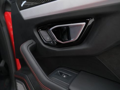 Used 2021 Lamborghini Urus image 31