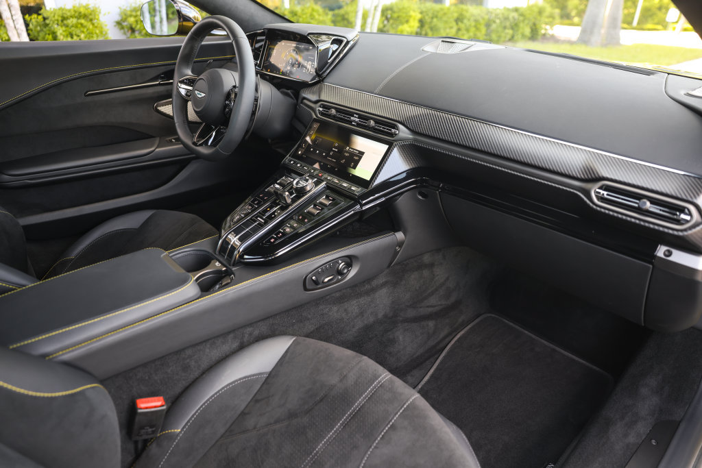 Used 2025 Aston Martin V8 Vantage Coupe RWD image 21