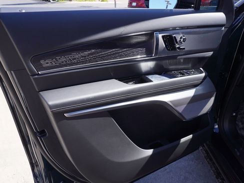 New 2026 Cadillac Vistiq Platinum image 15