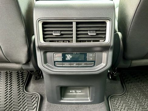 New 2026 Volkswagen Atlas SE image 18