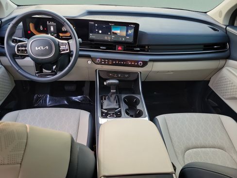 Used 2026 Kia Carnival EX FWD image 8