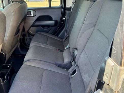 Used 2023 Jeep Gladiator Overland AWD/4WD image 17