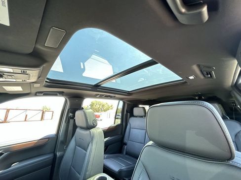 Used 2025 GMC Yukon XL Denali w/ Sun & Power Step Package AWD/4WD image 19