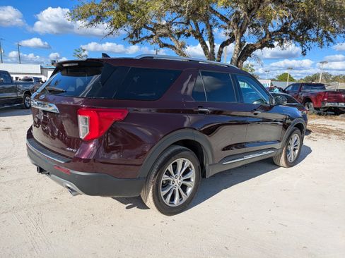 Used 2023 Ford Explorer Limited w/ Limited Technology Package AWD/4WD image 3