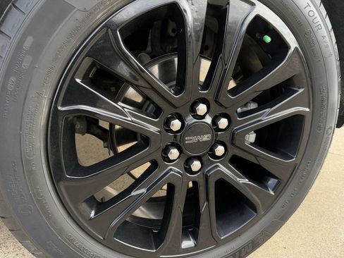 Used 2023 GMC Acadia SLE w/ Driver Convenience Package image 11