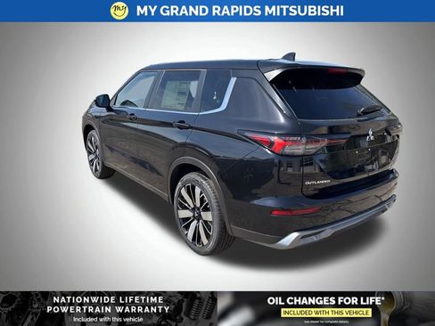 New 2026 Mitsubishi Outlander SE image 5