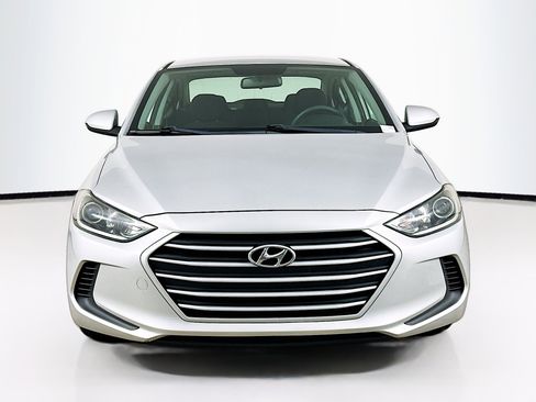 Used 2018 Hyundai Elantra SEL image 2
