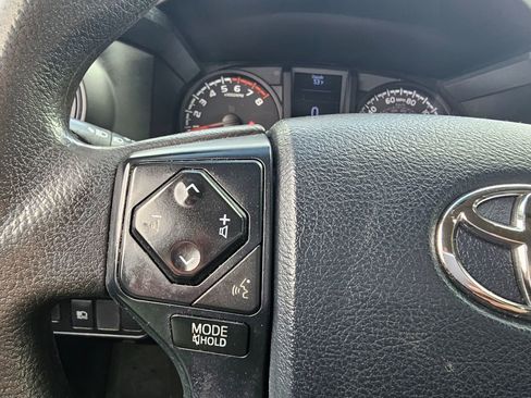 Used 2020 Toyota Tacoma SR image 31