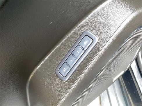 Used 2019 Chevrolet Suburban Premier image 16