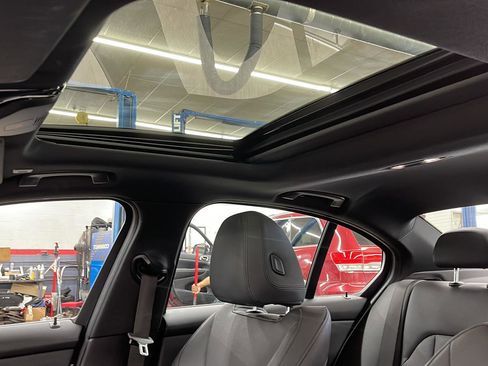 Used 2021 BMW 330e xDrive w/ Convenience Package image 18