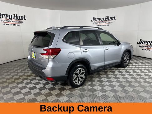 Used 2020 Subaru Forester Premium AWD/4WD image 6