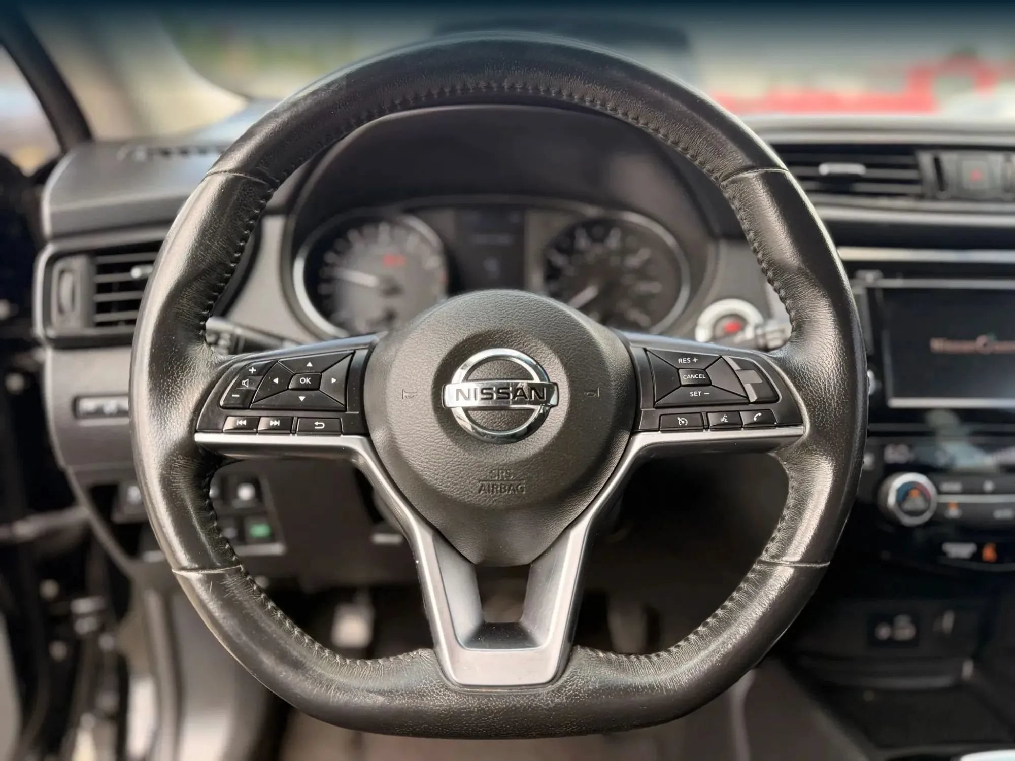 Used 2018 Nissan Rogue SV AWD/4WD image 24