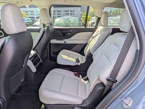 Used 2025 Lincoln Aviator 2WD image 14