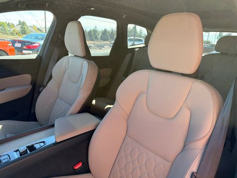 Used 2026 Volvo XC60 B5 Plus AWD/4WD image 19