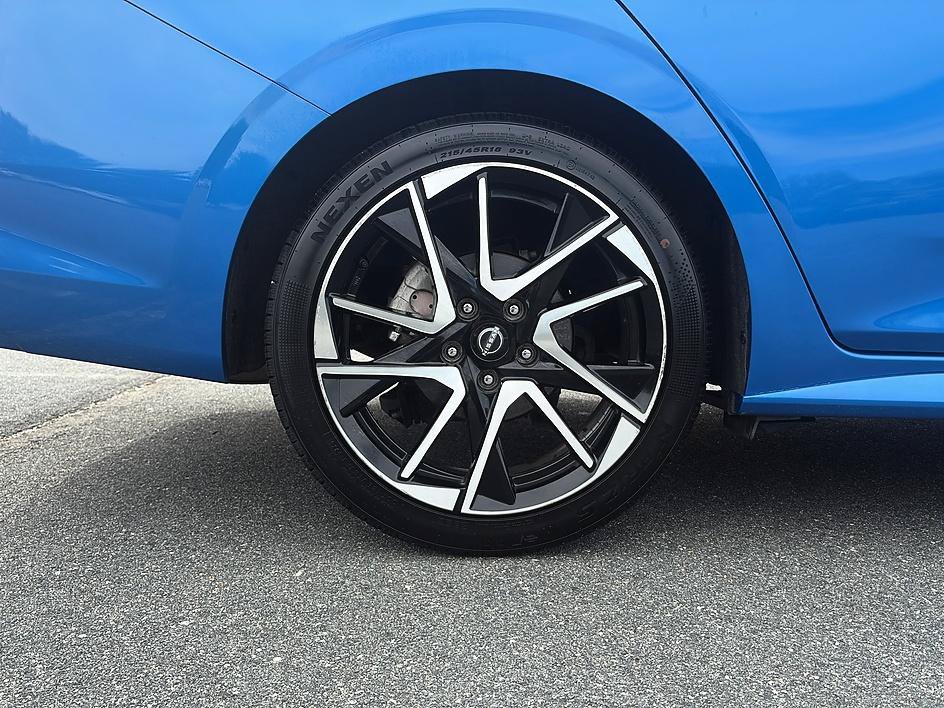Certified 2025 Nissan Sentra SR FWD image 11