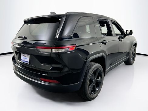 Used 2023 Jeep Grand Cherokee Altitude AWD/4WD image 5