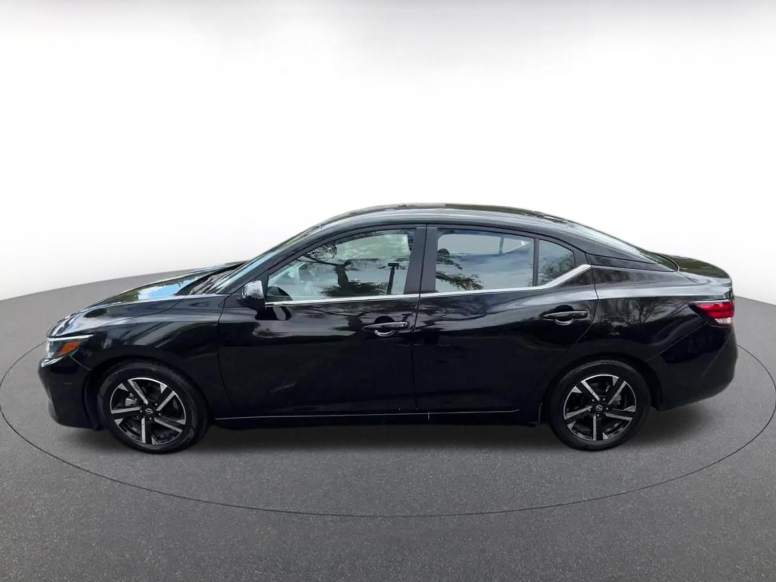 Used 2025 Nissan Sentra SV FWD image 8