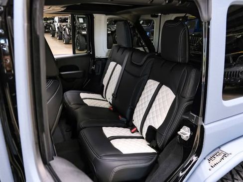 Used 2025 Jeep Wrangler Unlimited Rubicon w/ Technology Group image 63