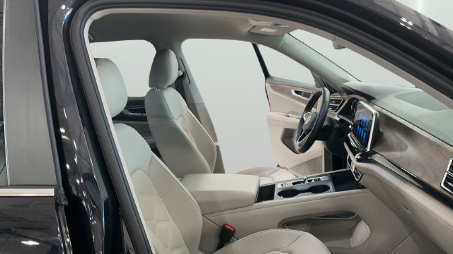Certified 2025 Volkswagen Atlas SE AWD/4WD image 13