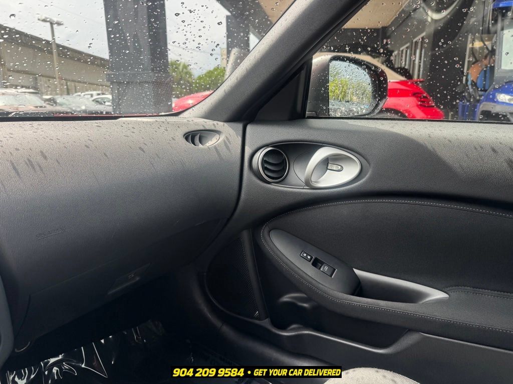 Used 2016 Nissan 370Z Coupe RWD image 22
