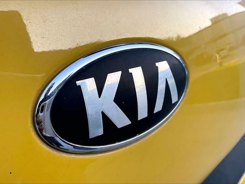 Used 2014 Kia Soul ! w/ Sun & Sound Package FWD image 10