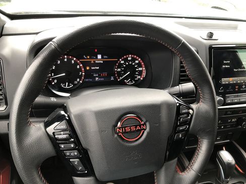 Used 2024 Nissan Frontier PRO-4X w/ Technology Package image 15