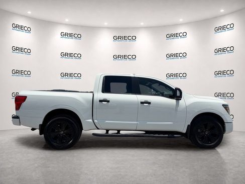 Used 2024 Nissan Titan 4x4 Crew Cab image 8