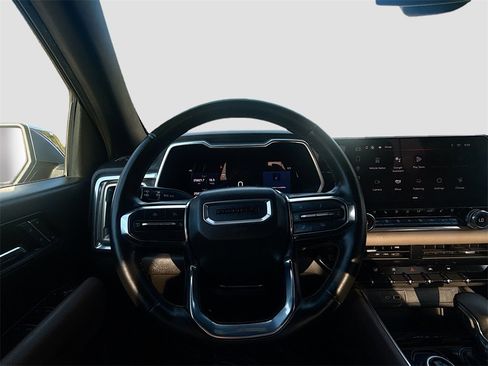 Used 2023 GMC Canyon Denali image 11